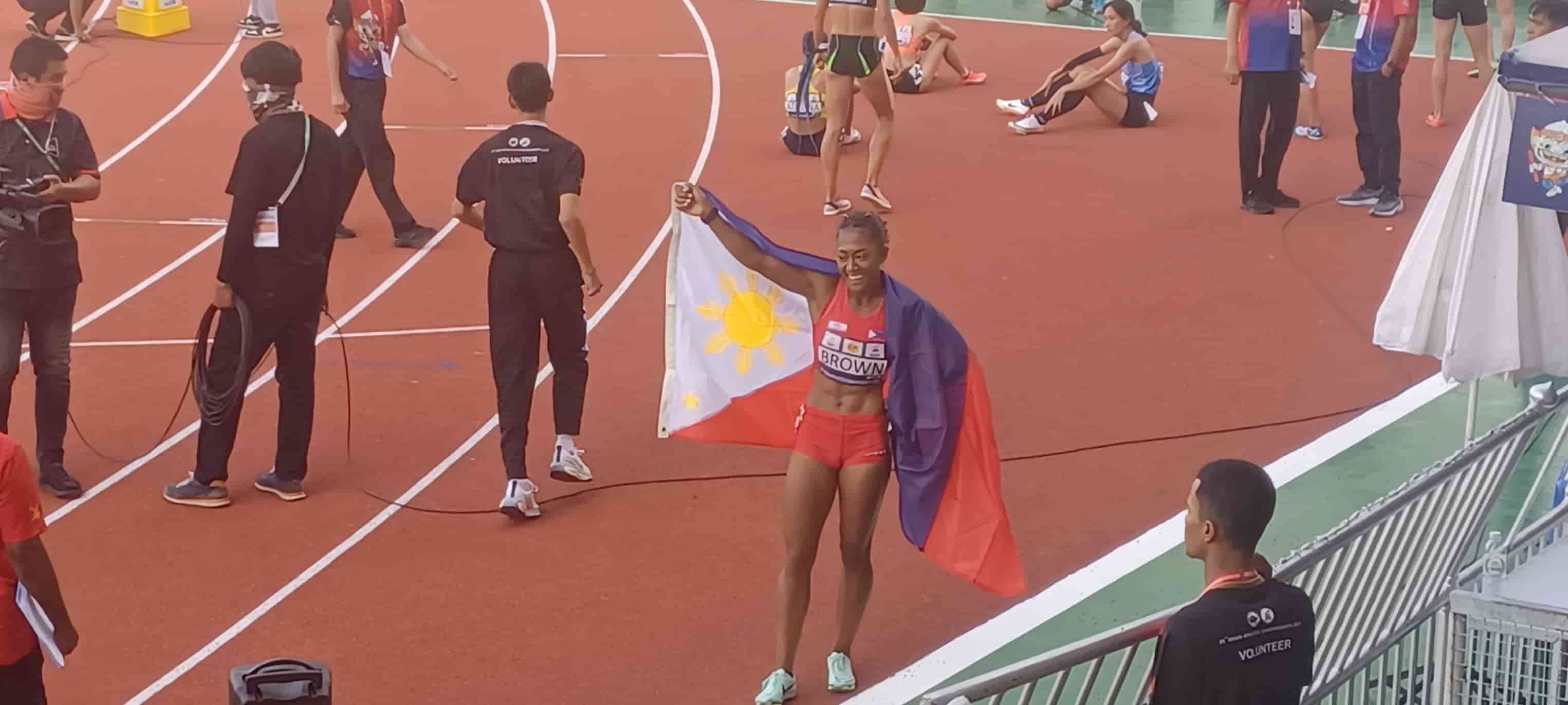 Robyn Brown with the Philippine flag in her back during the 25th Asian Athletics Championships