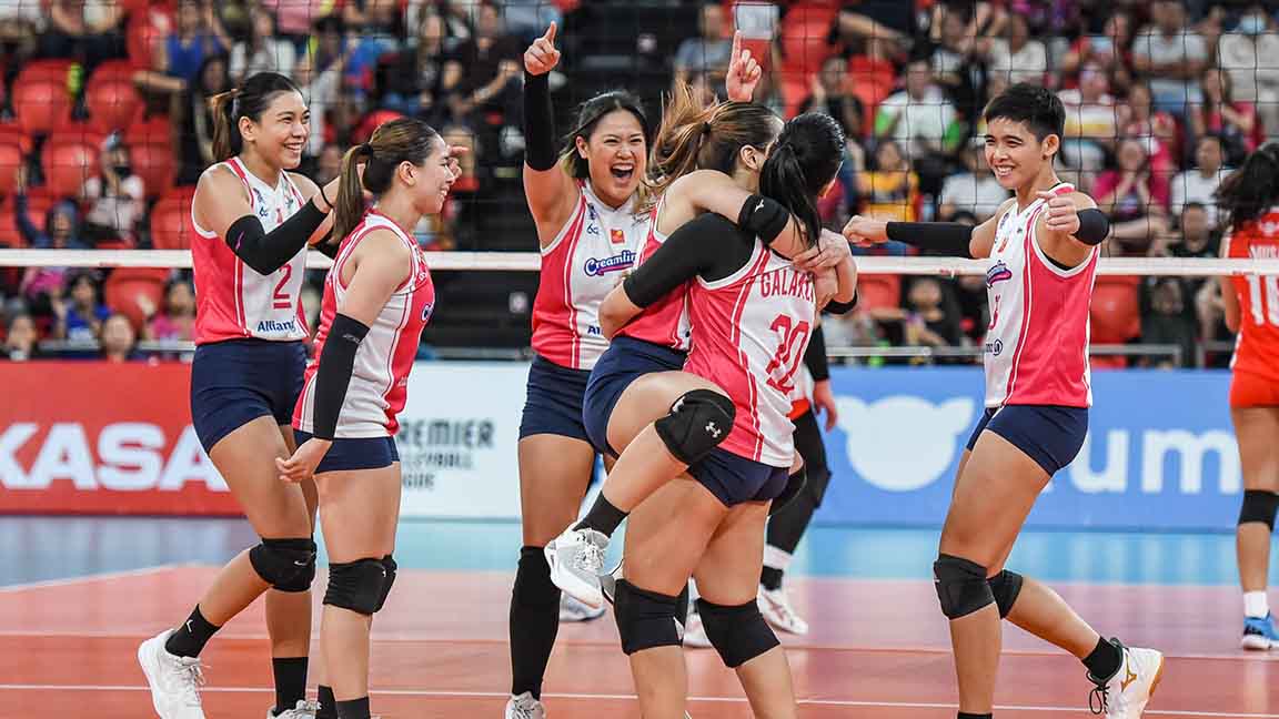 Creamline players celebrating against Petro Gazz Angels.