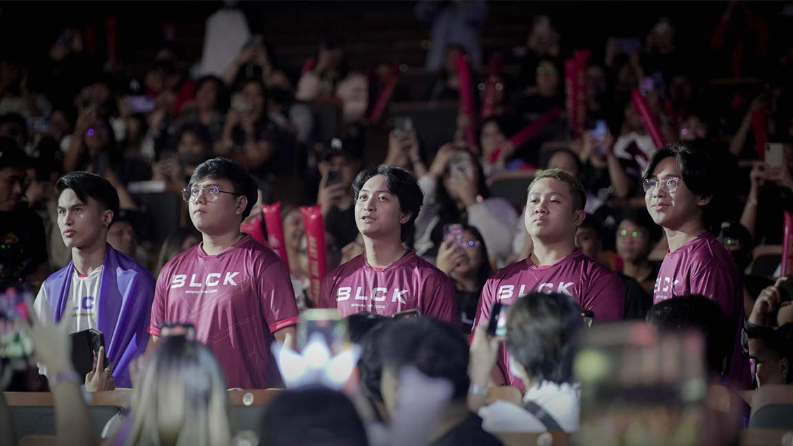 Blacklist International's Renejay, Sensui, Oheb, Yui, and Edward before their M5 World Championship match with RRQ Akira.