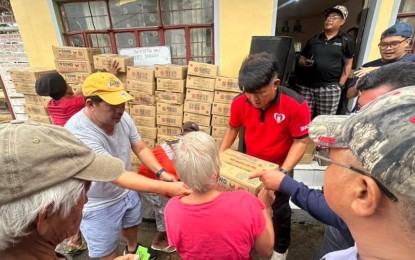 Families affected by weather disturbances receive assistance from DSWD-Bicol. The agency has PHP220 million worth of assistance ready for distribution. 